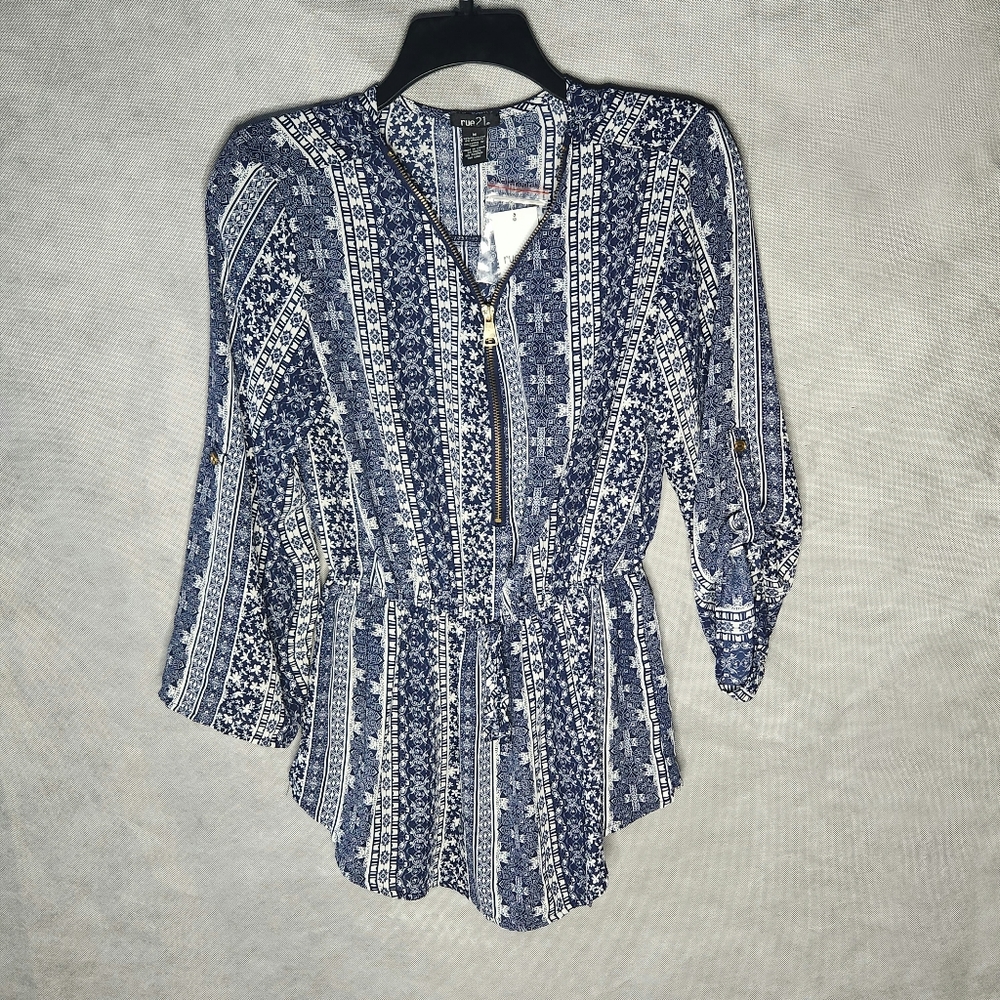 Rue 21 Printed Tunic Top Flattering Elastic Waistband Zip Up Front closure